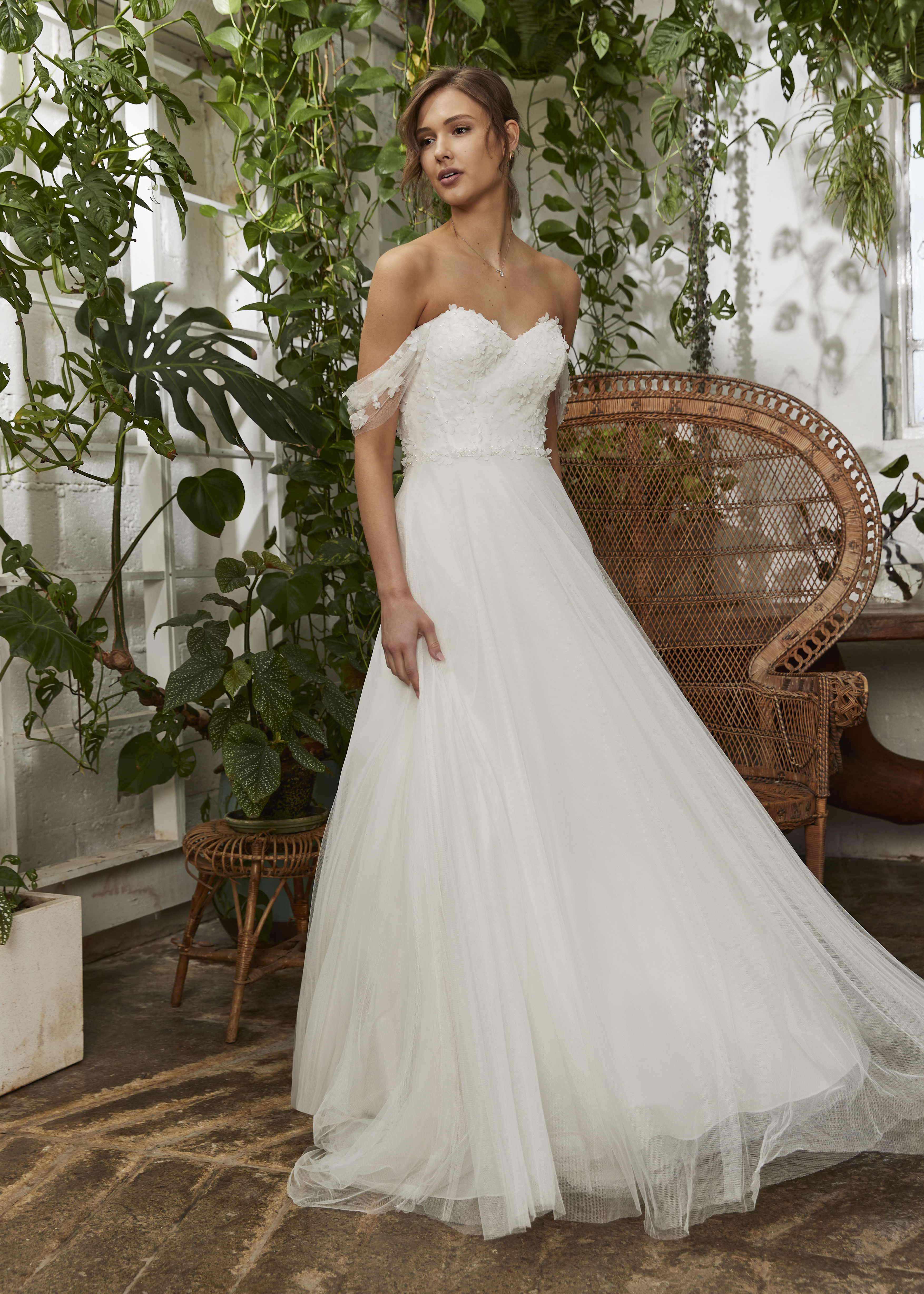 white christmas dresses Designer Lace Strapless Sweetheart Outdoor Chiffon Wedding Dress