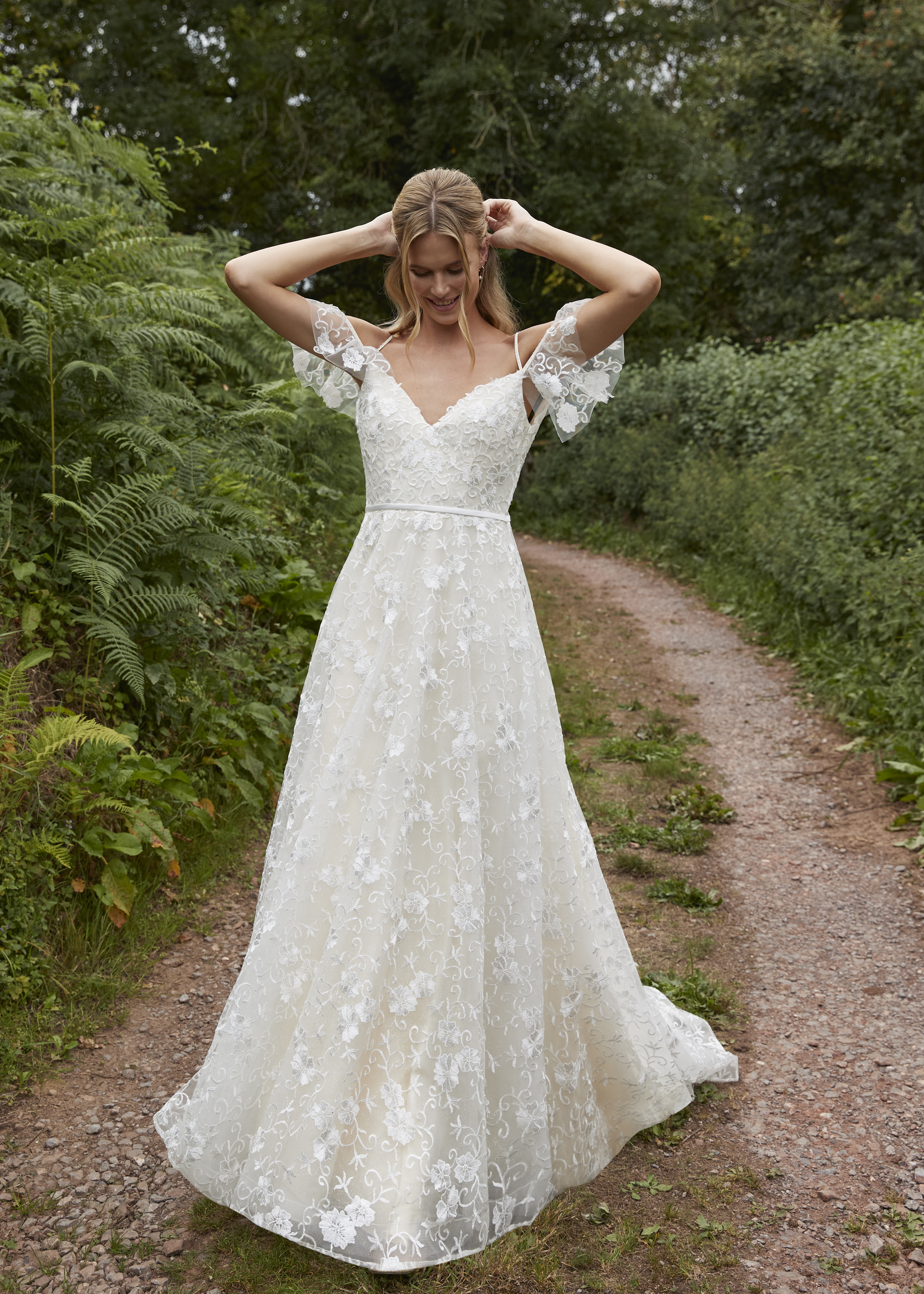 chinese dress ladies Amazon.com: WIOJEIGO Sparkly Tulle Wedding Dresses Long Lace Appliques Bride  Dress for Women Bridal Gown with Train Ivory US2 : Clothing, Shoes & Jewelry main image 1