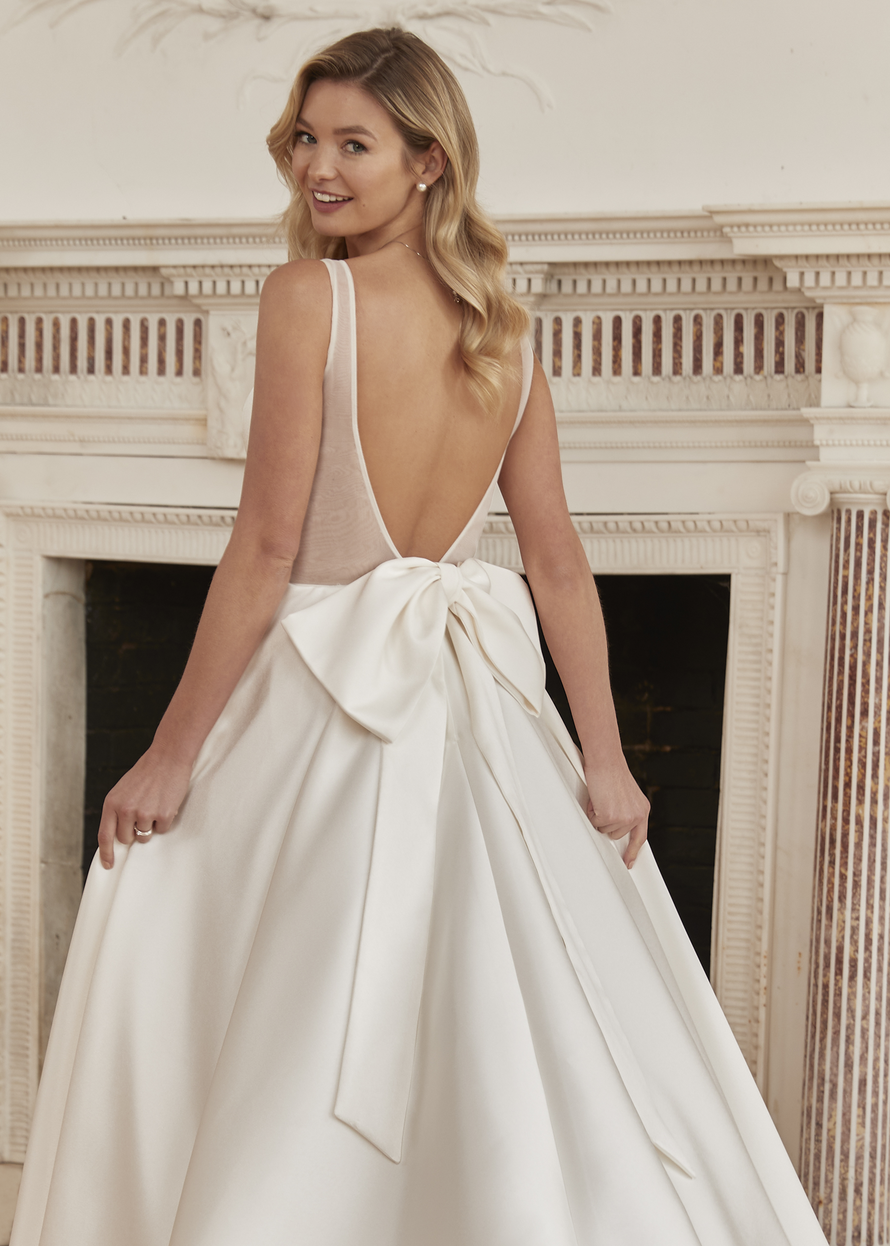 wedding dress designer ramona Straight wedding dress Ramona with veil