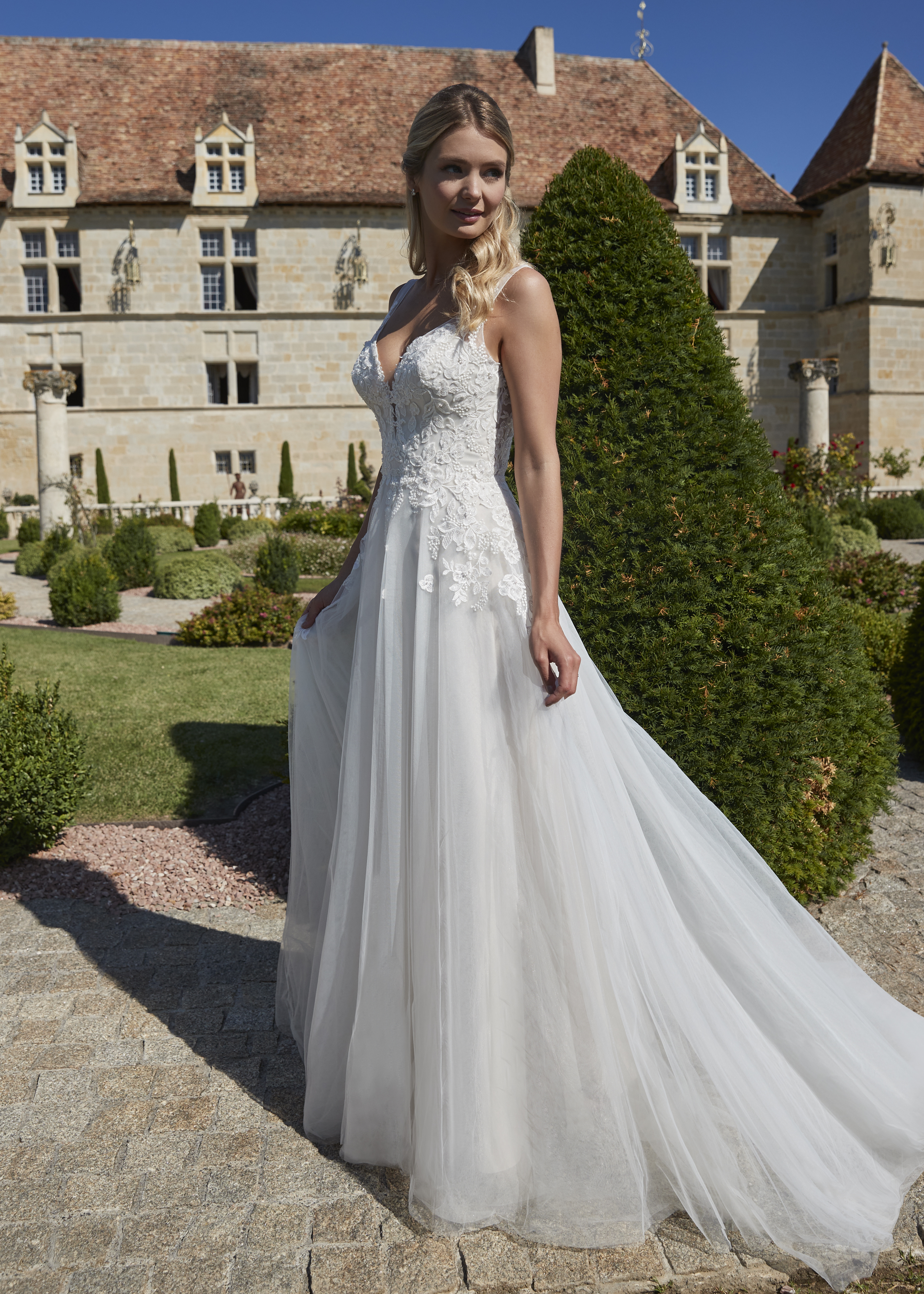 chinese dress ladies Elliatt Zara Connection Gown – TrenLend main image 0